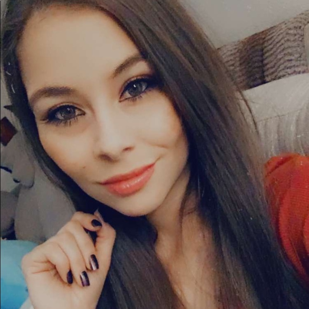Meet your Posher, Elisiana
